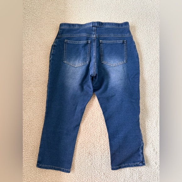 2/12 Cad , Two shorts just for 12 dollars - Picture 5 of 7